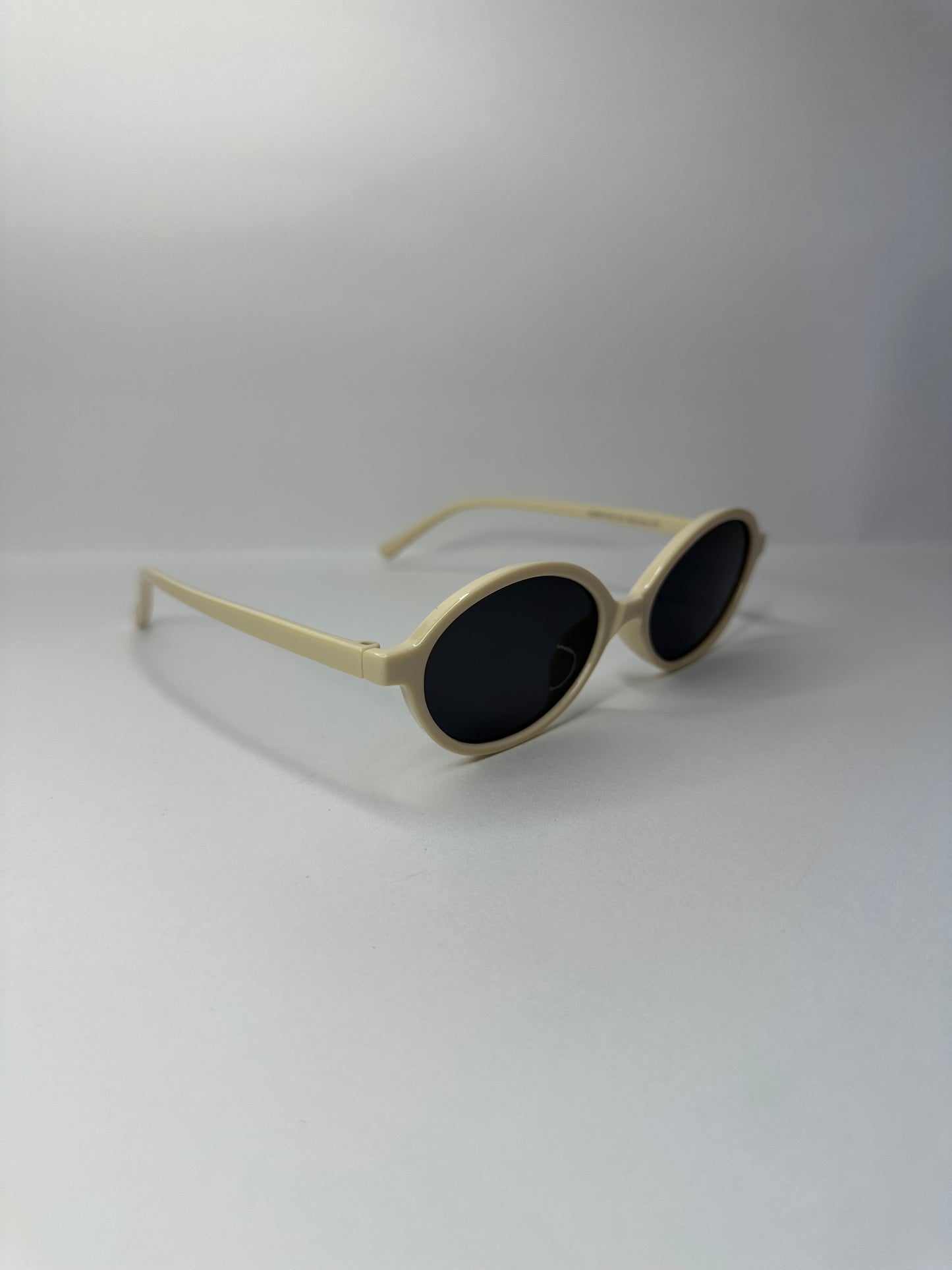 LENTES OVAL CREAM