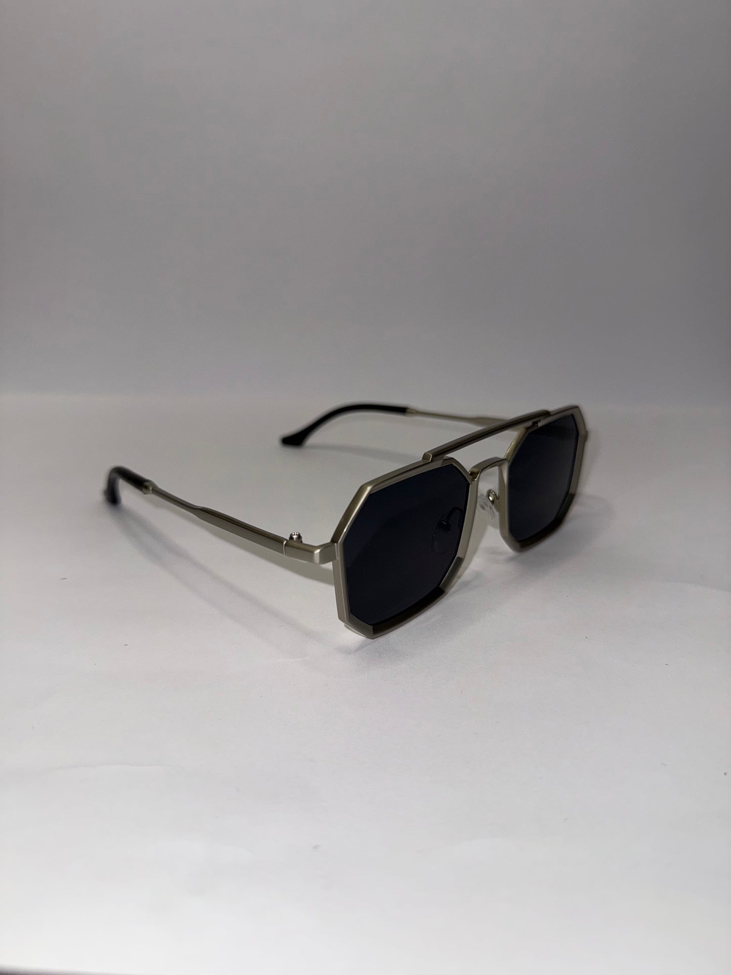 LENTES TITANIUM NEGRO PLATA